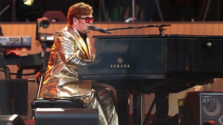 Βαθιά συγκινημένος ο Έλτον Τζον στο Φεστιβάλ του Γκλάστονμπερι