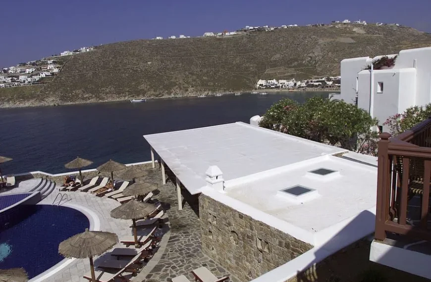 Μύκονος: Αρνητικά δημοσιεύματα για το “Νησί των Ανέμων”