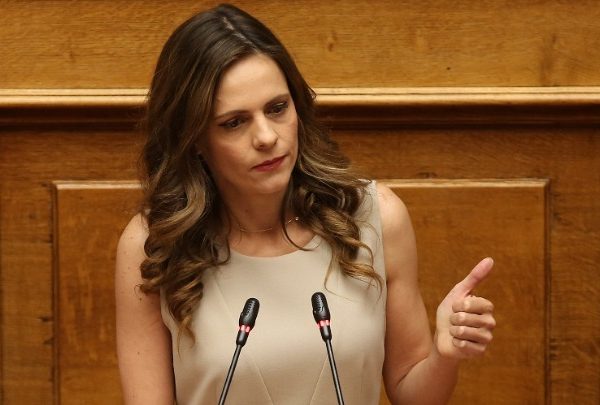 Έφη Αχτσιόγλου: Πολύτιμος, περισσότερο από ποτέ, σήμερα ο ρόλος του ΣΥΡΙΖΑ-ΠΣ