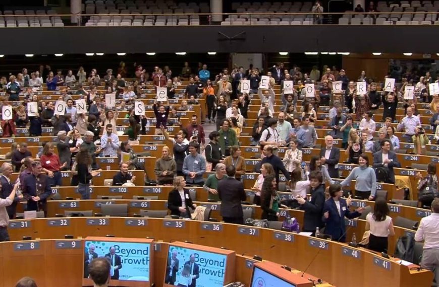 Το Woodstock της μετα-ανάπτυξης καταλαμβάνει το Ευρωπαϊκό Κοινοβούλιο