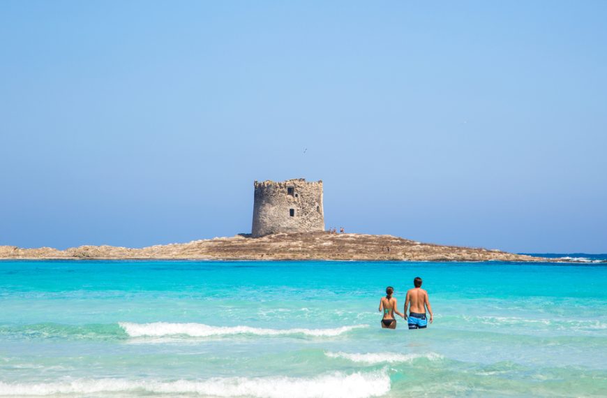 Ιταλία: Έτσι έσωσαν την απόλυτη παραλία της La Pelosa από τον υπερτουρισμό