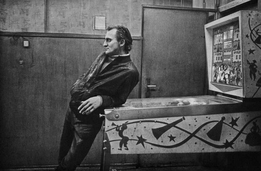 Anders Petersen: Επανακυκλοφόρησε το λεύκωμα για το Café Lehmitz του Αμβούργου