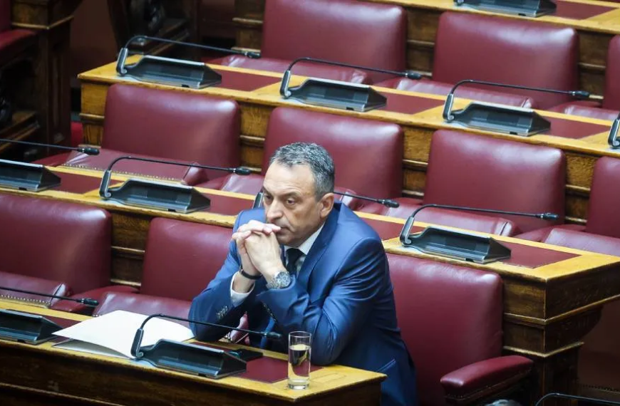 Υπό διάλυση οι Σπαρτιάτες – Στίγκας στη Βουλή: Αιχμές για βουλευτές του&hellip;