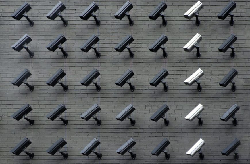 Το ναυάγιο των ελληνικών ΜΜΕ: Το θέαμα της οδύνης & η νομιμοποίηση της πολεμικής πολιτικής