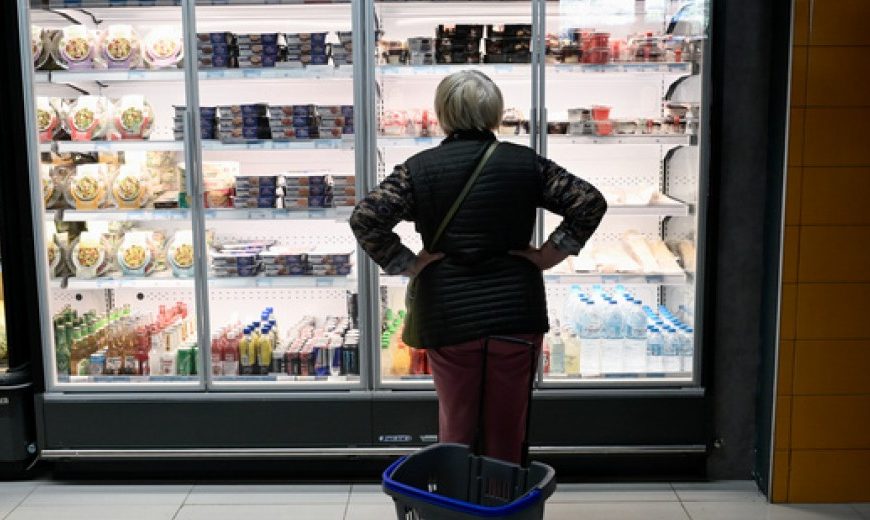 Έρευνα ΙΟΒΕ: Απαισιόδοξα τα περισσότερα νοικοκυριά για το μέλλον.