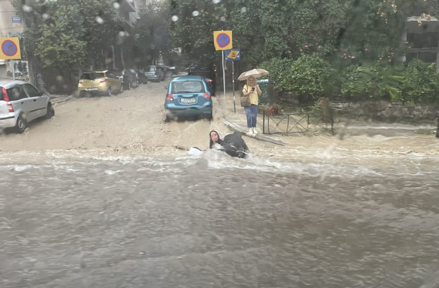 Daniel: Χάος στους δρόμους της Αθήνας – Ορμητικός χείμαρρος παρασύρει γυναίκα στη Λεωφόρο&hellip;