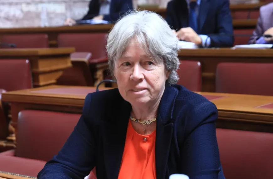 Αθηνά Λινού: Το 13ωρο στη βιομηχανία θα οδηγήσει σε περισσότερους καρκίνους