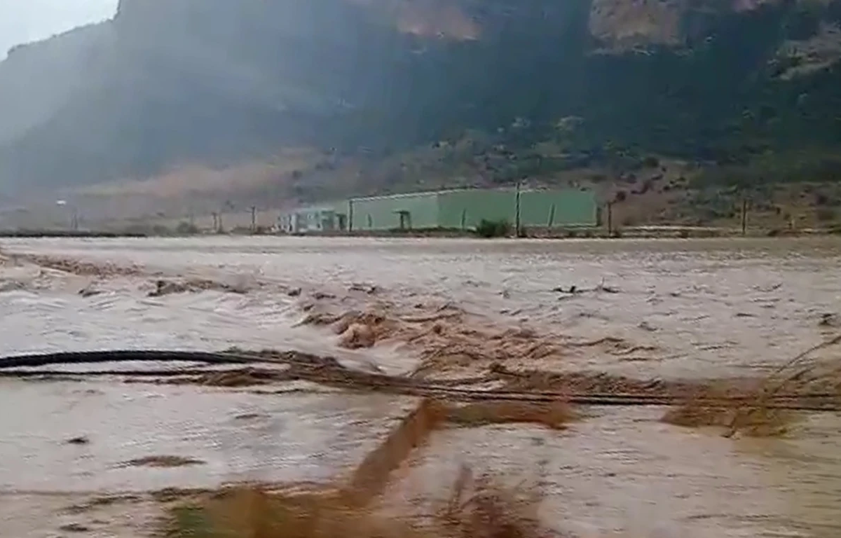 Κορινθία – Πλημμύρες: Εγκλωβίστηκαν για ώρες εργαζόμενοι σε βιομηχανία γιατί η παραγωγή δεν&hellip;