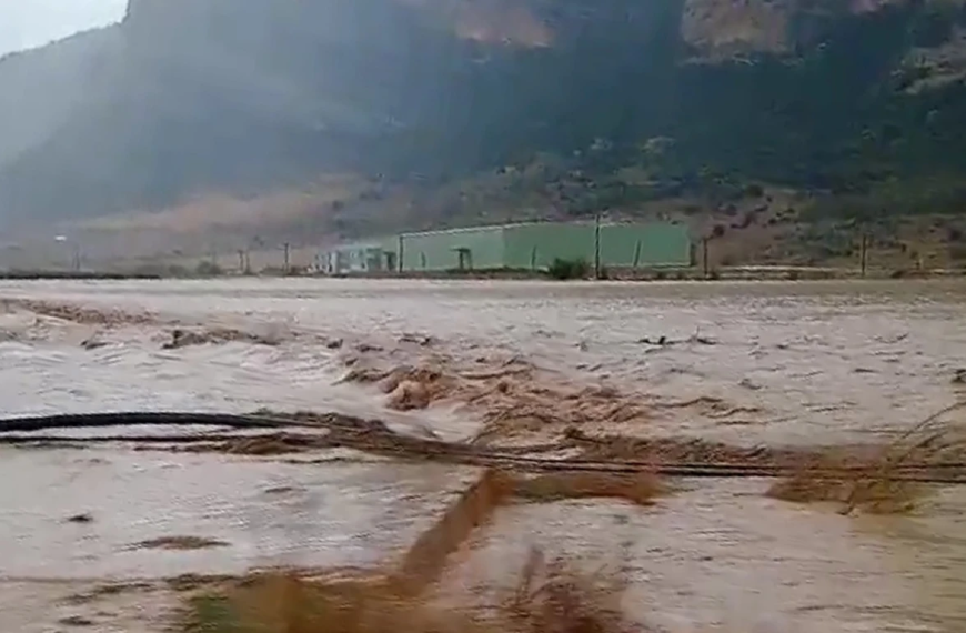 Κορινθία – Πλημμύρες: Εγκλωβίστηκαν για ώρες εργαζόμενοι σε βιομηχανία γιατί η παραγωγή&hellip;