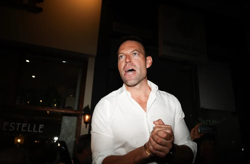 Guardian για Κασσελάκη: Διάττων αστέρας ή αυτός που θα αναστήσει την Αριστερά;