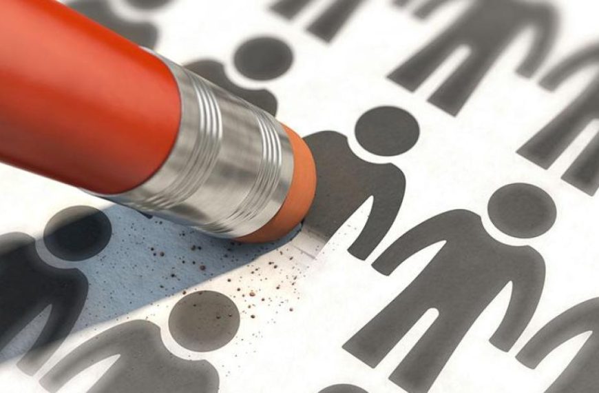 Εμείς τι κάνουμε; Ε, τι να κάνουμε;