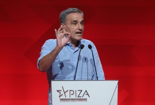 Τσακαλώτος στην ΚΟ: Ωραία τα περί ενότητας αλλά δεν γίνεται με διαγραφές