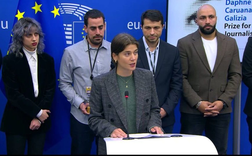 Το ευρωπαϊκό βραβείο δημοσιογραφίας Daphne Caruana Galizia στους δημοσιογράφους που ερεύνησαν το ναυάγιο της Πύλου
