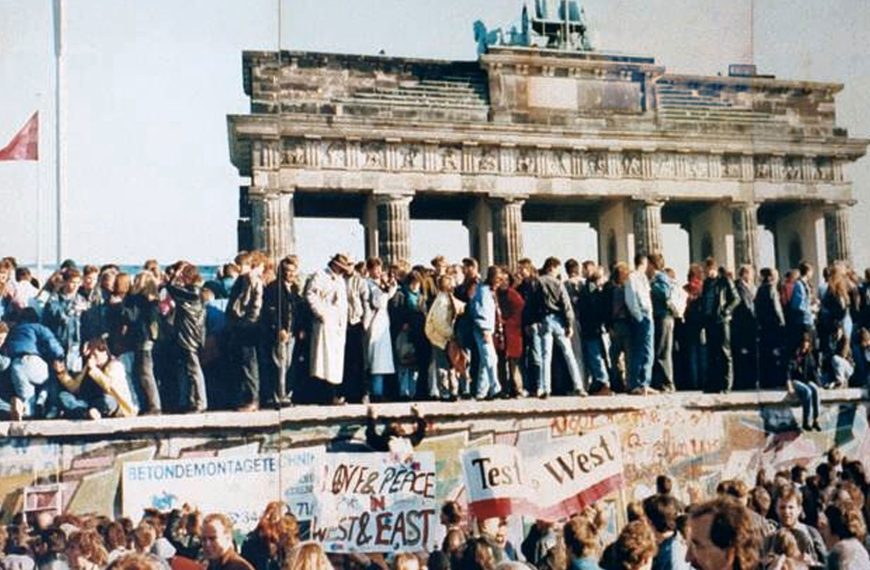 33 ολόκληρα χρόνια από την Επανένωση: «Διαιρεμένη» βλέπουν τη Γερμανία οι 6&hellip;