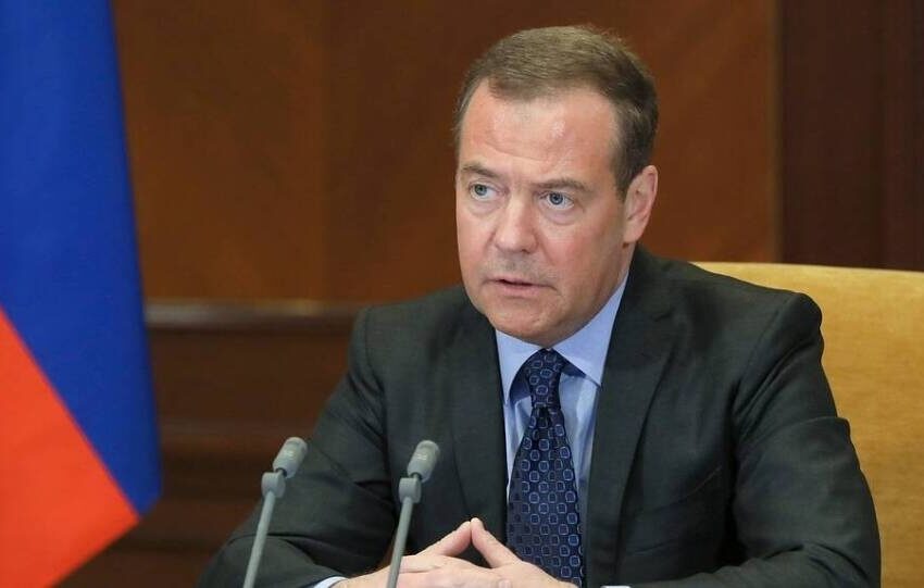 Φραστική επίθεση του Ντμίτρι Μεντβέντεφ κατά του Φρίντριχ Μερτς για δηλώσεις του τελευταίου για το ουκρανικό
