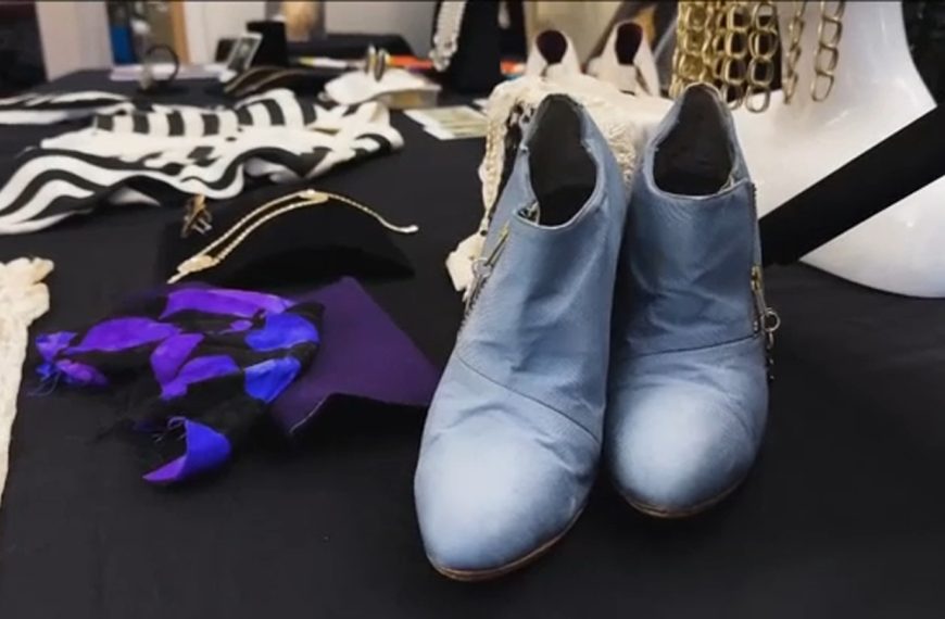 Σε δημοπρασία ρούχα και αντικείμενα του Prince