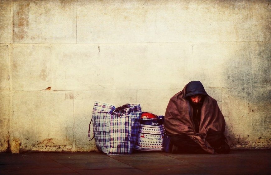 Η κρίση κατοικιών στις ισπανικές πόλεις αυξάνει το ποσοστό των αστέγων – Την ίδια ώρα ο τουρισμός ανθεί