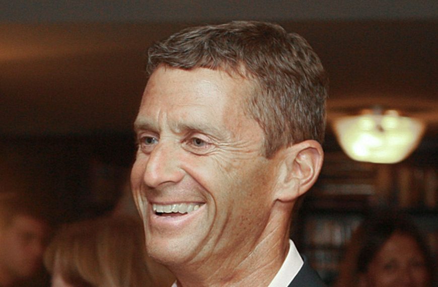 Financial Times: Καταδικασμένος σε δύο χώρες ο Στάινμετζ, που αγόρασε το μεγαλύτερο ιταλικό διυλιστήριο