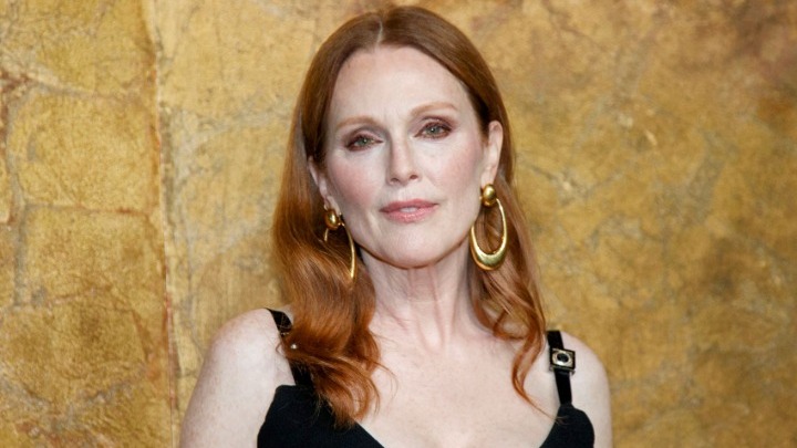 Νέα σειρά με τη Τζούλιαν Μουρ στον ρόλο κόμισσας του Μπάκιγχαμ