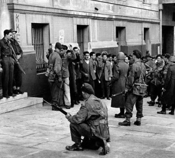 Ο Λόρδος Μπάυρον του Δεκέμβρη ’44 λεγόταν Johnny και ξεκίνησε&hellip;