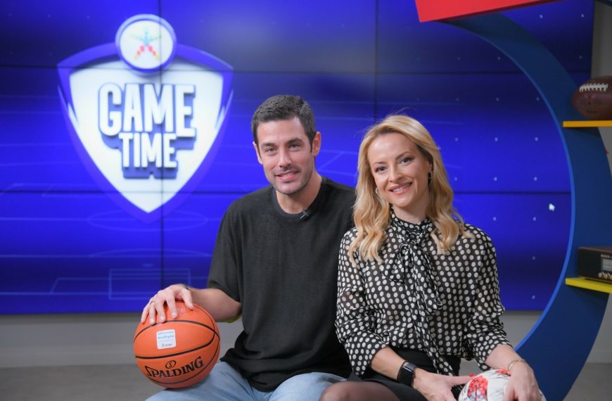 Ο Κώστας Μαρτάκης παίζει μπάλα στο OΠΑΠ GameTime