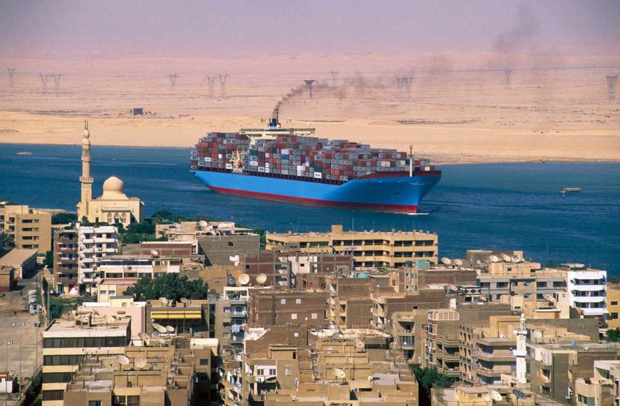 Economist: Μία νέα «κρίση του Σουέζ» απειλεί το παγκόσμιο εμπόριο και την οικονομία