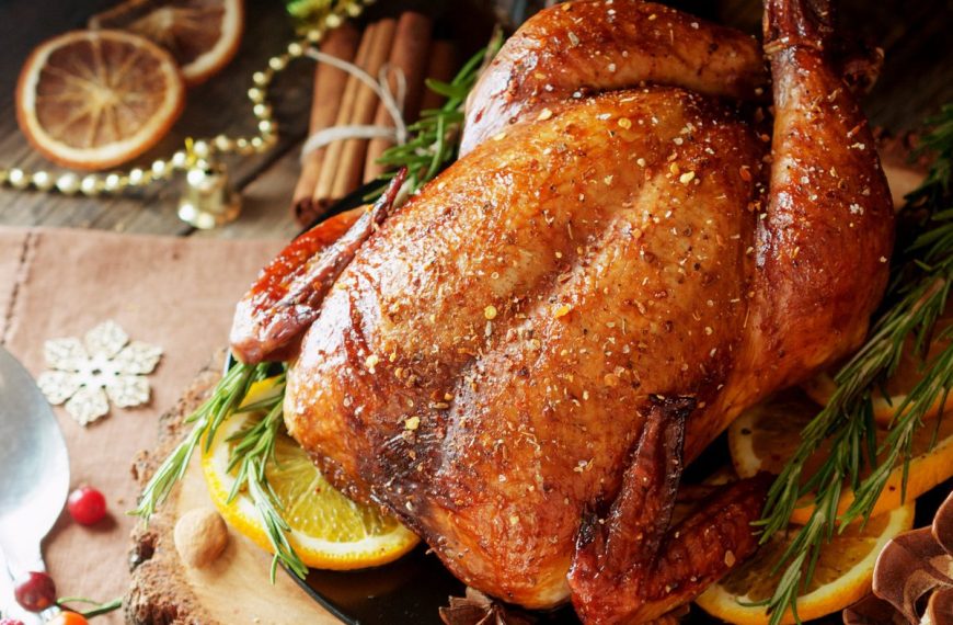 Σε ισχύ από σήμερα το «Καλάθι των Χριστουγέννων» με 6 νέες κατηγορίες τροφίμων