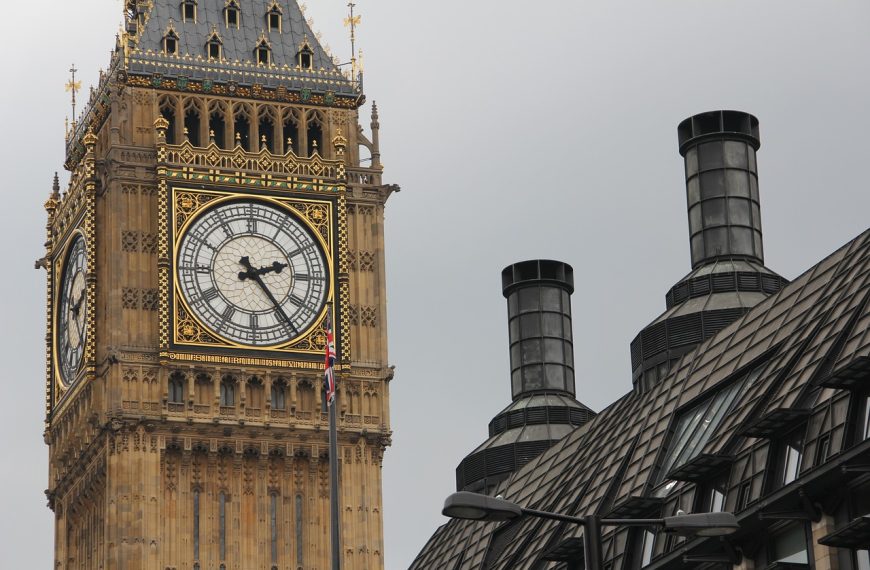 Για 100η χρονιά η καμπάνα του Μπιγκ Μπεν θα χτυπήσει και σήμερα τα μεσάνυχτα για τον ερχομό του νέου έτους