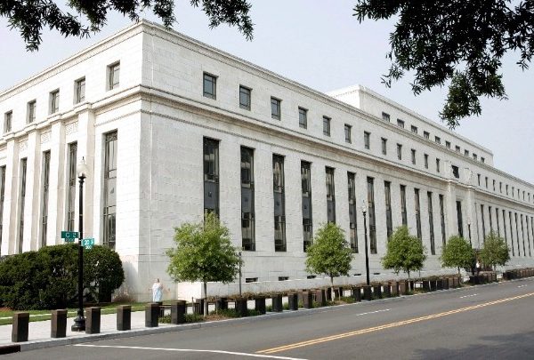 Fed: Μείωσε τα επιτόκια κατά 50 μονάδες βάσης
