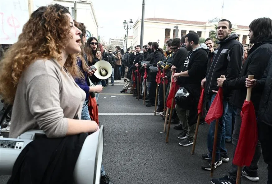 Αιφνιδιασμός στα ΑΕΙ από την εγκύκλιο Πιερρακάκη: Ψηφιακά οι εξετάσεις – Προκύπτουν ζητήματα διαβλητότητας