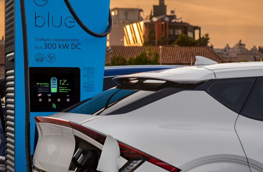 ΔΕΗ blue: Διπλασιασμός των σταθμών φόρτισης το 2023 με περισσότερα από 2.000 σημεία πανελλαδικά