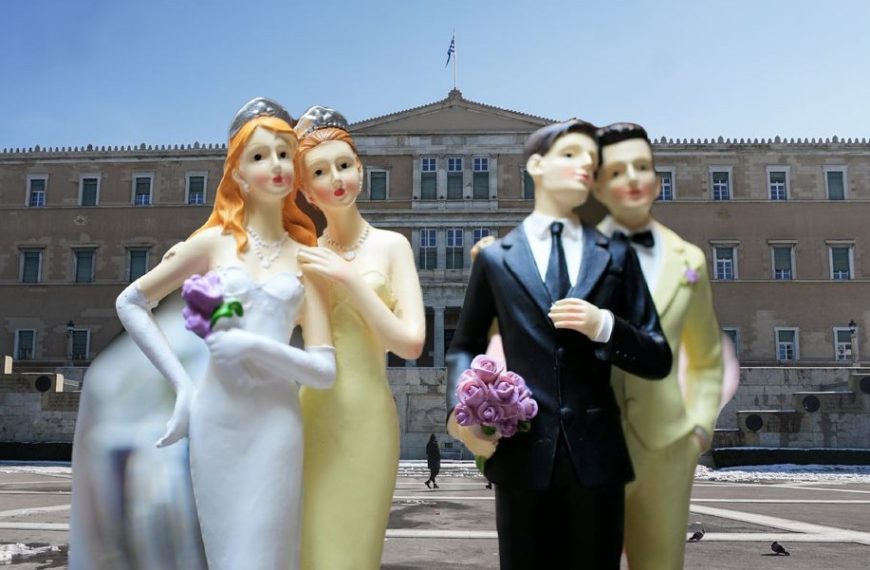 Γάμος ομοφύλων: «Βράζουν» οι κοινοβουλευτικές ομάδες ΝΔ και ΣΥΡΙΖΑ