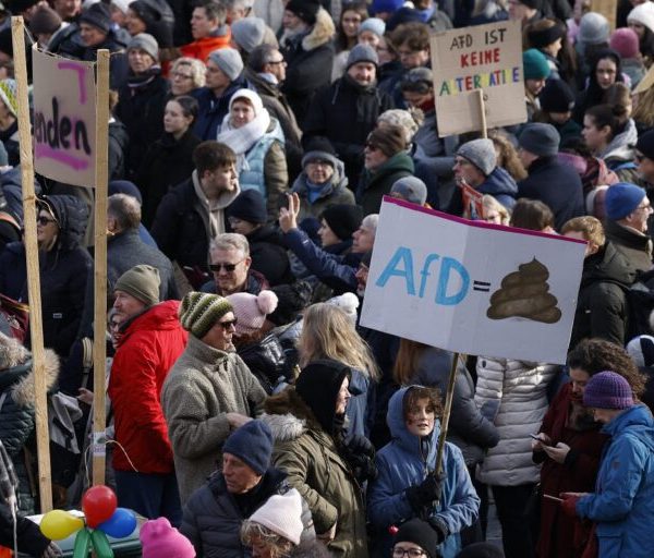 Γερμανία: Χιλιάδες διαδηλωτές στο Βερολίνο κατά της άκρας δεξιάς
