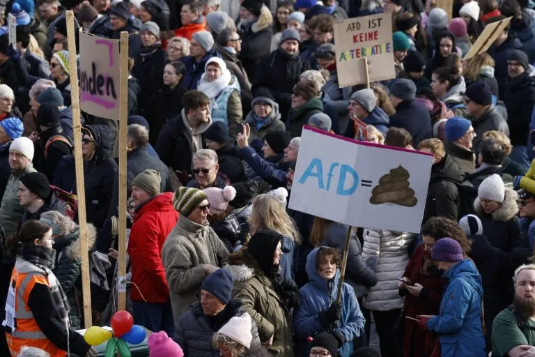 Μεγάλες διαδηλώσεις σε Βερολίνο και Μόναχο κατά του AFD