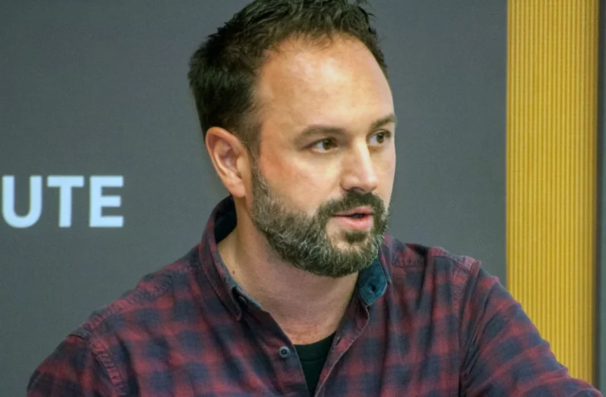 Νέα Αριστερά: Ο Κωστής Καρπόζηλος αναλαμβάνει εκπρόσωπος Τύπου