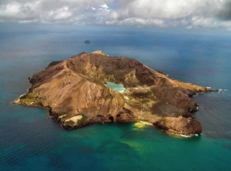 Η άγνωστη υποθαλάσσια ηφαιστειακή έκρηξη στη Σαντορίνη – Τι ισχύ είχε και πότε συνέβη