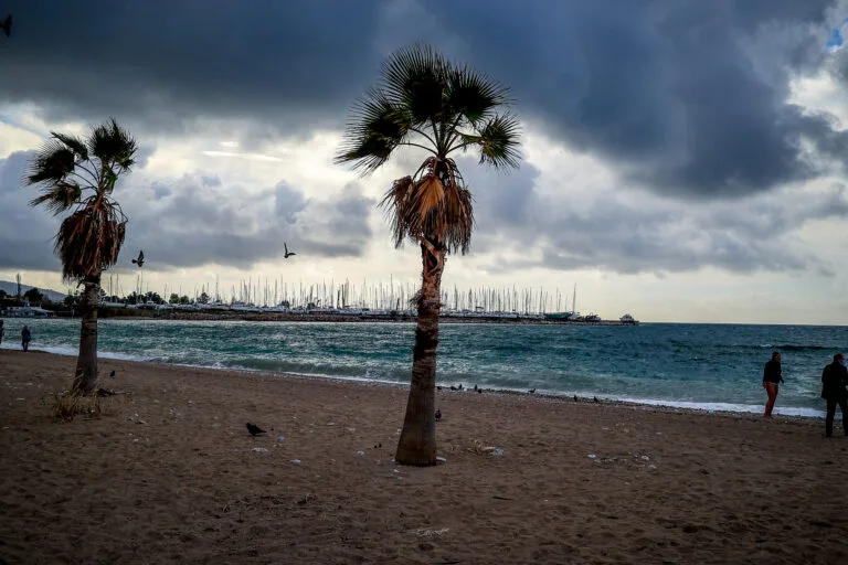 Υψηλές θερμοκρασίες σήμερα – Χιονοπτώσεις αύριο