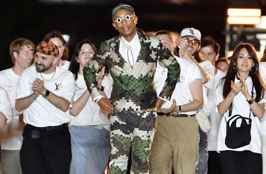 Ο Φαρέλ Γουίλιαμς πρωταγωνιστεί στην Εβδομάδα Ανδρικής Ένδυσης στο Παρίσι