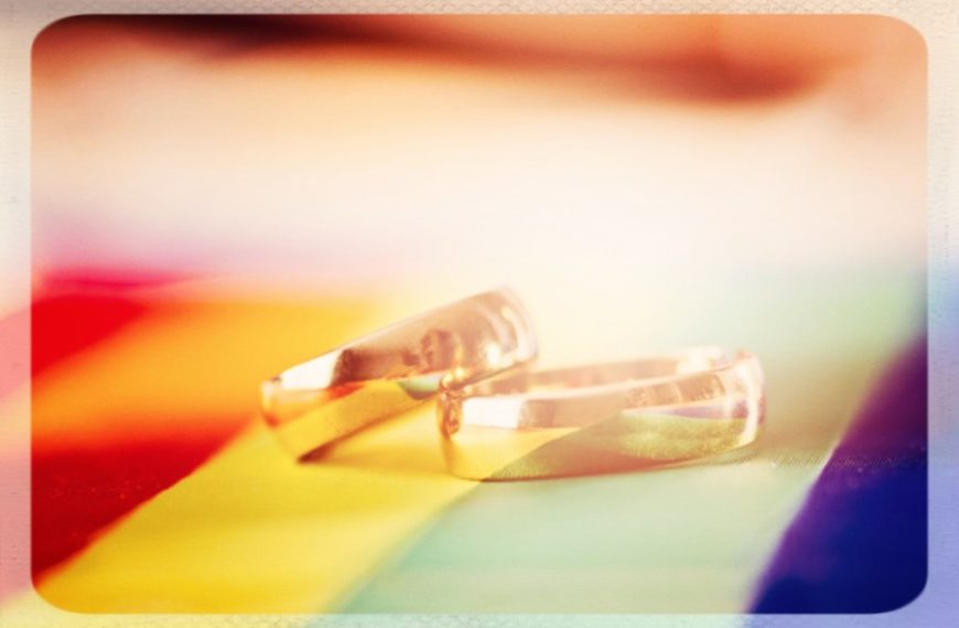 Ομόφυλα ζευγάρια: Την Τετάρτη οι δηλώσεις Μητσοτάκη – Τι ισχύει για το γάμο και την τεκνοθεσία στην Ευρώπη