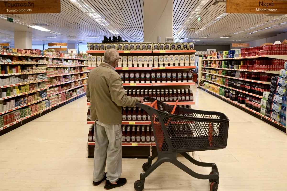 ΓΣΕΒΕΕ: Για 19 ημέρες επαρκεί το μηνιαίο εισόδημα για 6 στα 10 νοικοκυριά