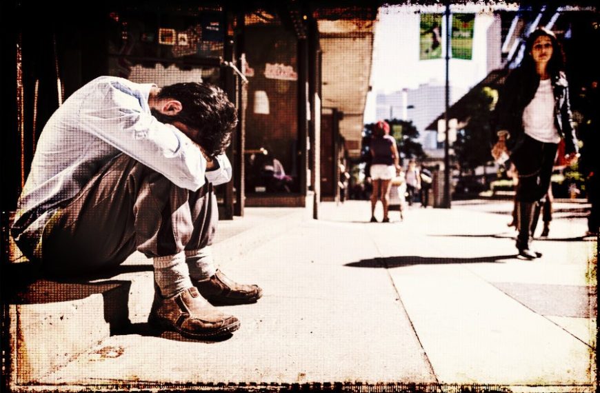 Eurostat: Οι Έλληνες από τους πιο δυστυχισμένους Ευρωπαιούς