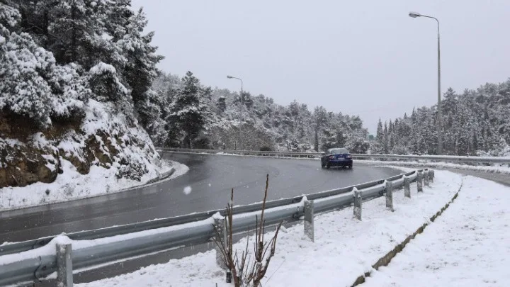 Επιδείνωση του καιρού από αύριο με πτώση της θερμοκρασίας και χιονοπτώσεις