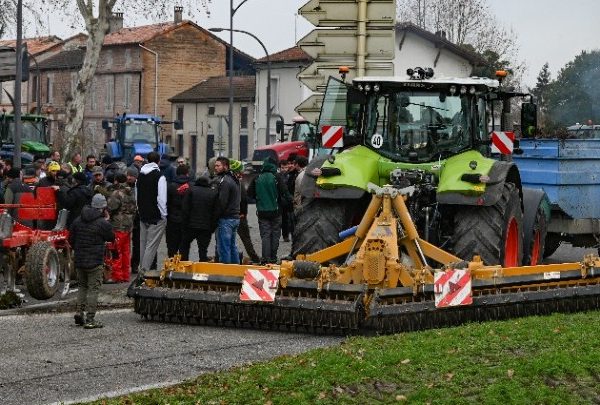 Γάλλοι αγρότες: Θα φτάσουμε στο Παρίσι