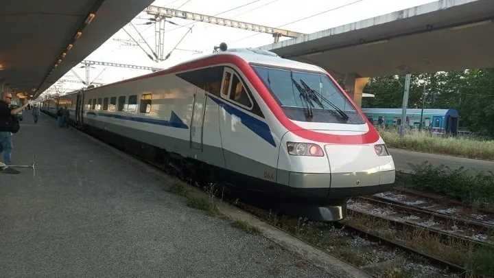 Hellenic Train: Διακοπή κυκλοφορίας μεταξύ Λάρισας και Λιτόχωρου λόγω πυρκαγιάς