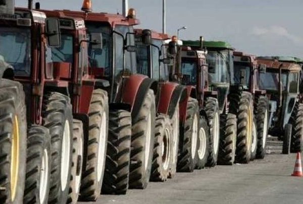 Ευρώπη: Οι αγρότες εντείνουν τις κινητοποιήσεις – Ο Μακρόν κατεβάζει τεθωρακισμένα