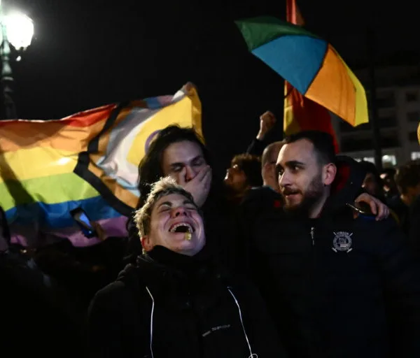 «Ελλάδα, η πρώτη ορθόδοξη χώρα που νομιμοποιεί τον γάμο ομοφύλων»