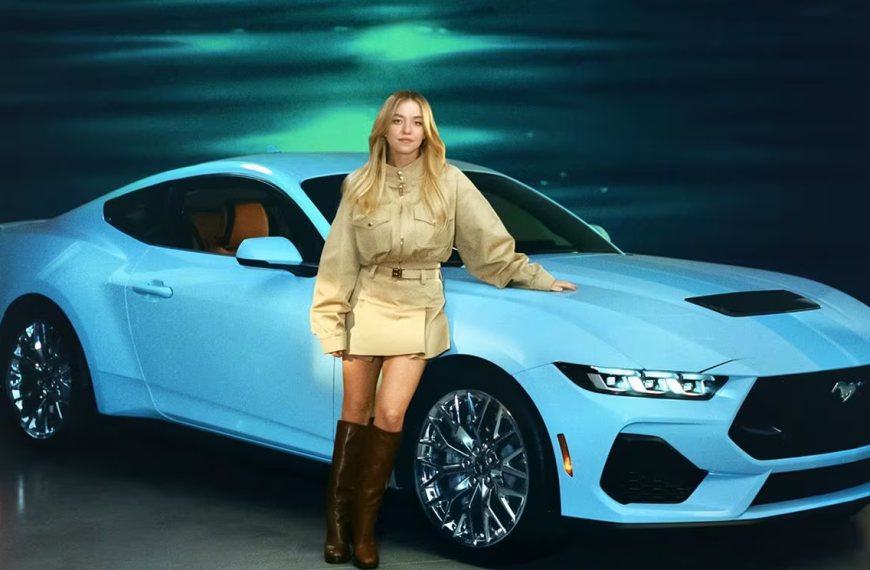 Η Σίντνι Σουίνι σχεδίασε μία Mustang GT για την 60η επέτειο της Ford