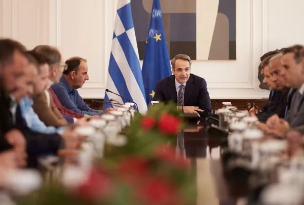 Ο πρωθυπουργός ανακοίνωσε εκπτώσεις στο ρεύμα για όλους τους αγρότες για 2+8…