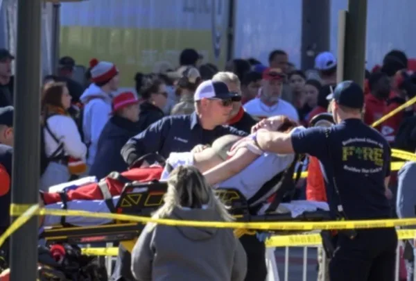 Ένας νεκρός και αρκετοί τραυματίες από πυροβολισμούς στην παρέλαση του Super Bowl&hellip;