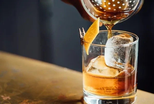 Αλκοολούχα ποτά: Τουρισμός και εγχώρια κατανάλωση οι κινητήριες δυνάμεις